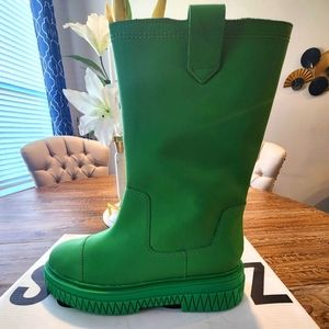 SCHUTZ Jacy Couros/Verde Rubber Leather Boots Green 💚  size 8.5